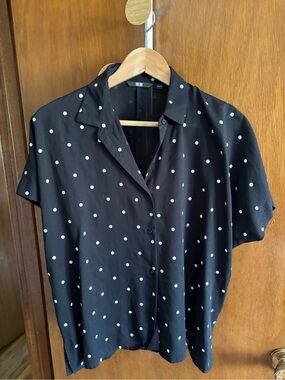 Uniqlo Black Short-Sleeve Button-Down Shirt with White Polka Dots